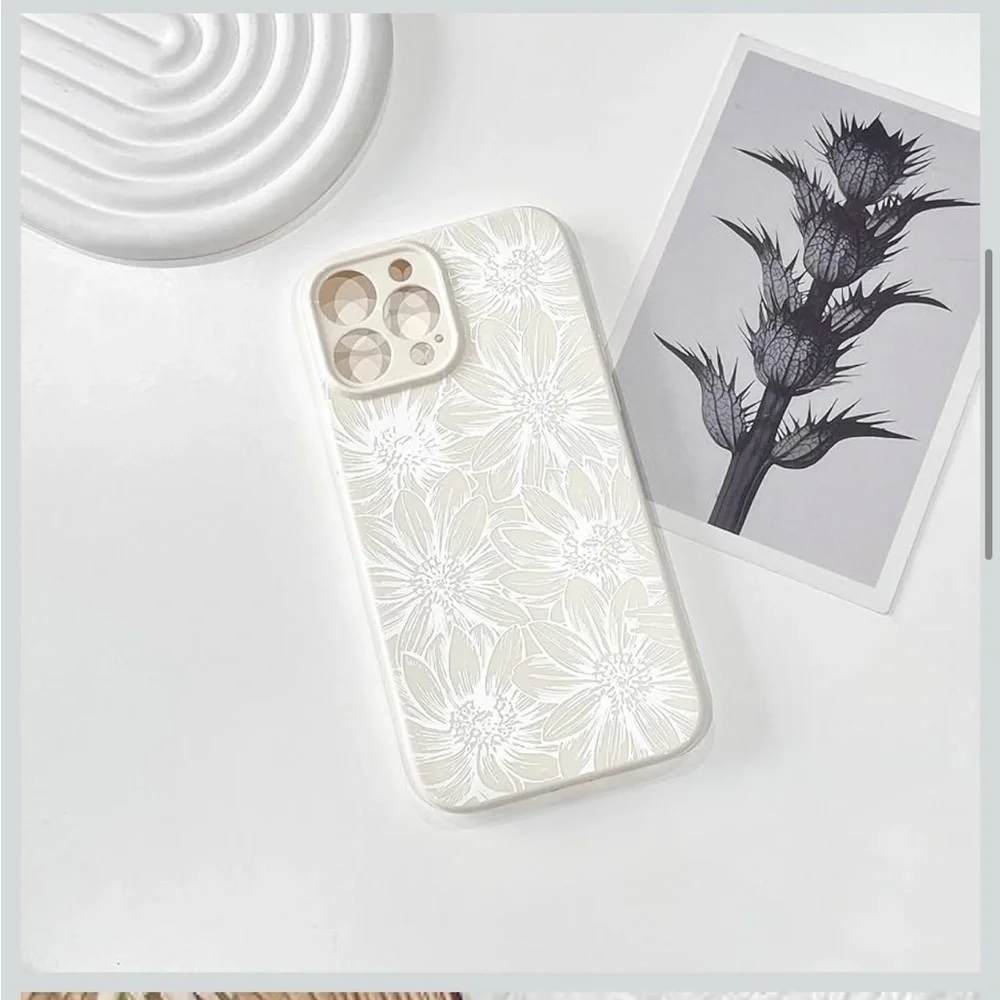 New! 3D Daisy Flower Phone Case | iPhone 12 Pro